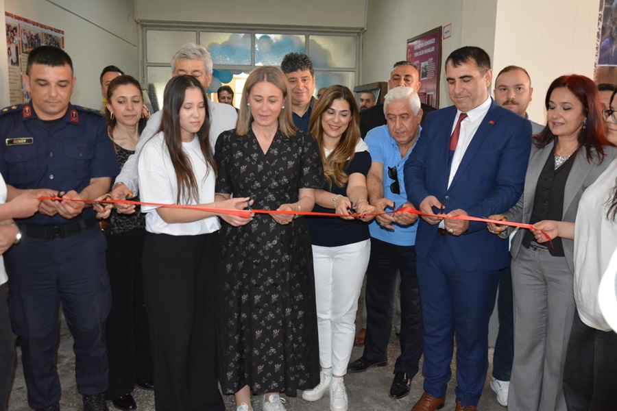Nazilli 50.Yıl Ticaret Mesleki ve Teknik Anadolu Lisesi' nde TÜBİTAK 4006 Bilim Fuarı Düzenlendi